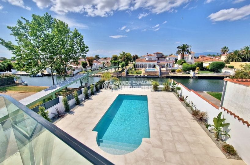 villa a vendre empuriabrava, 4 pièces 170 m² avec amarre, vue canal et piscine