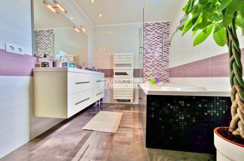 achat villa roses, 3 chambres 188 m², salle de bain avec baignoire