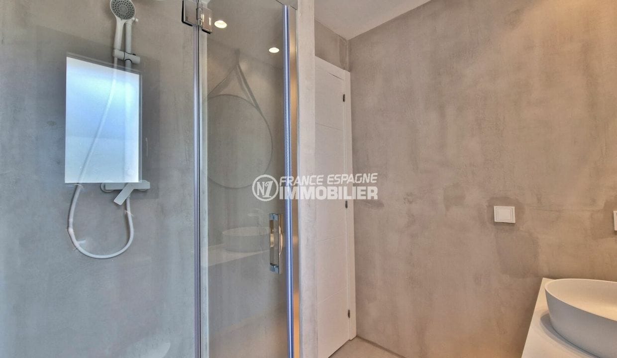 villa empuriabrava à vendre, 4 pièces 170 m² avec amarre, douche 2ème chambre