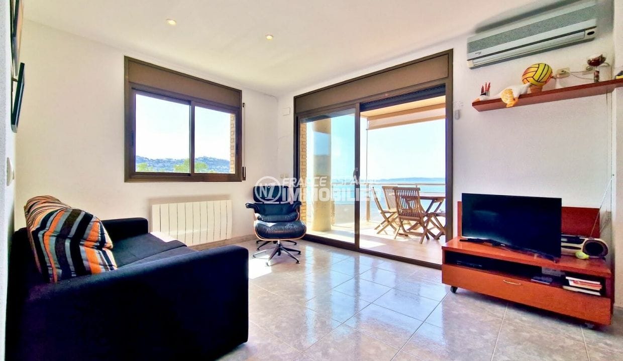 apartments for sale in rosas, 3 rooms 61 m², living room with terrace access