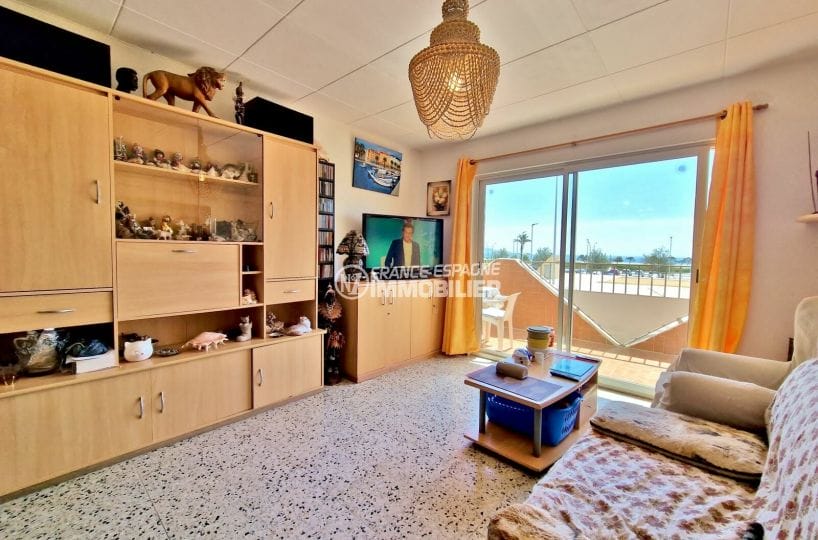 appartement a vendre empuriabrava, 3 pièces 73 m², salon donnant sur terrasse