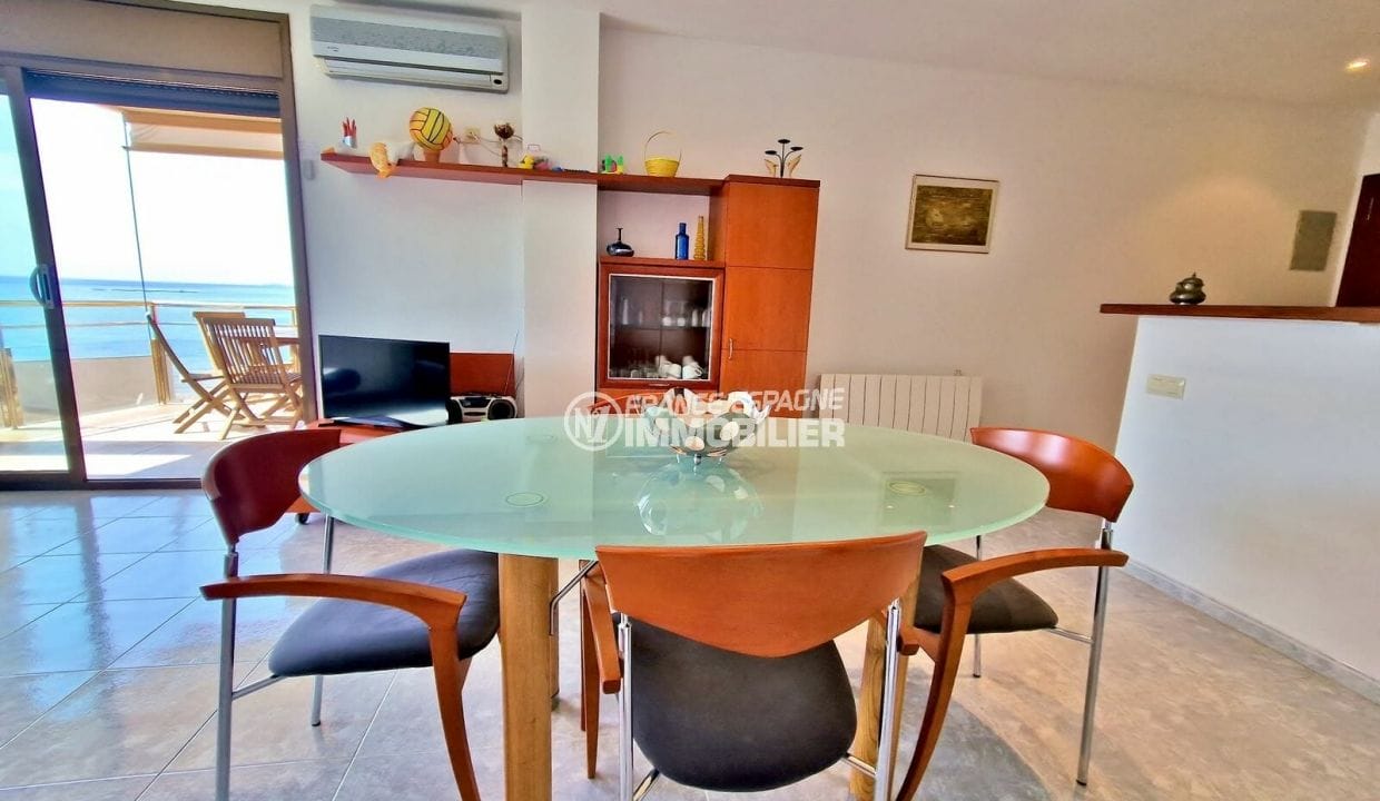 buy apartment rosas, 3 rooms 61 m², dining area air-conditioned