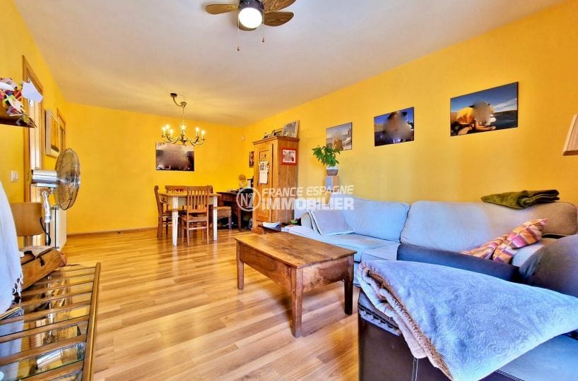 maison à vendre empuriabrava, 5 pièces 130 m², pièce à vivre, murs jaunes