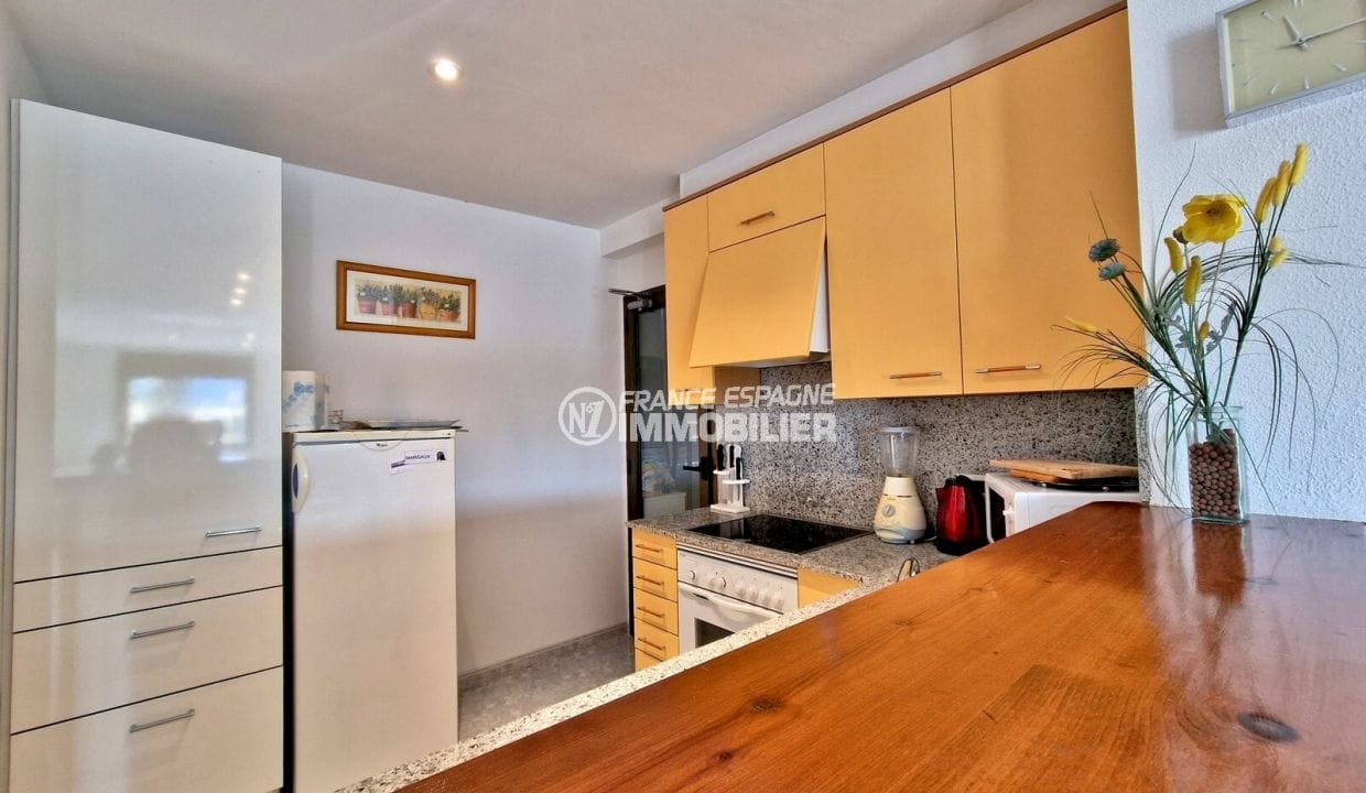 apartment for sale in rosas spain, 3 rooms 61 m², american kitchen