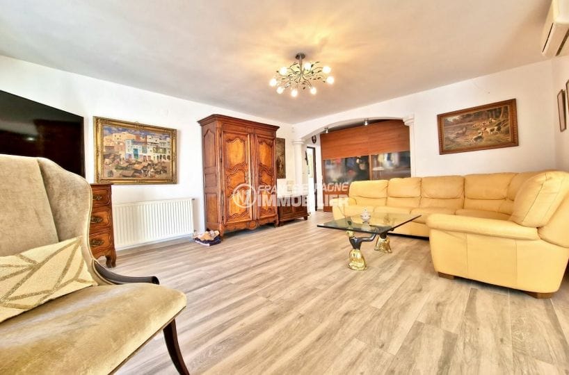 maison a vendre a empuriabrava, 5 pièces 218 m² plain-pied, salon avec parquet