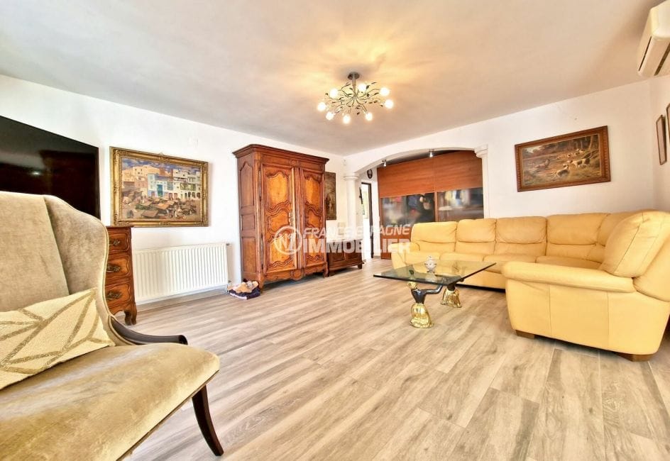 maison a vendre a empuriabrava, 5 pièces 218 m² plain-pied, salon avec parquet