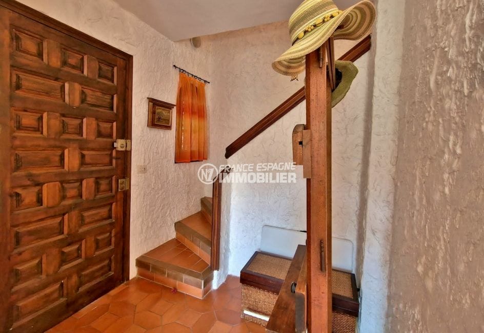 achat empuriabrava: villa 3 pièces 90 m², hall d'entrée, escalier accès étage