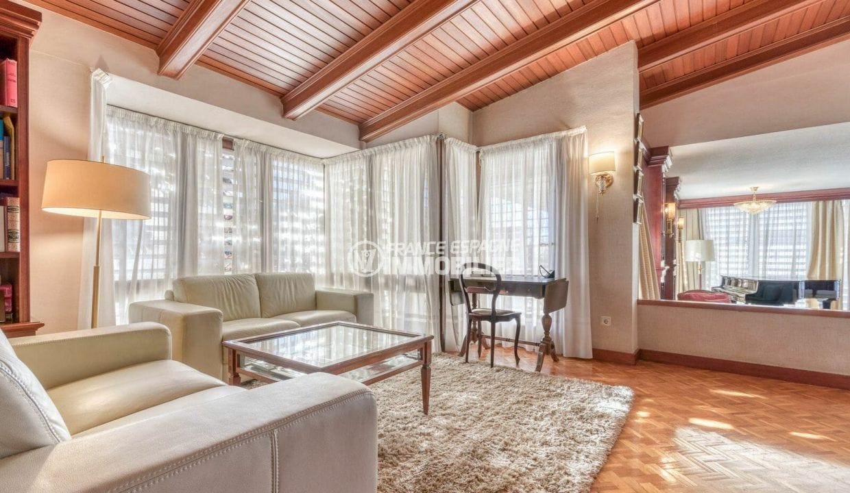 appartement a vendre empuriabrava, 8 pièces 998 m², coin bibliotheque dans salon
