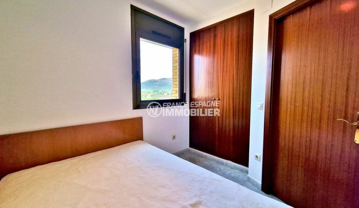 apartment for sale rosas spain, 3 rooms 61 m², 2nd bedroom with built-in closet