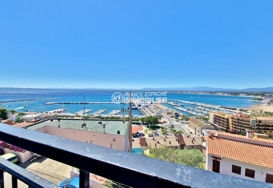 Apartament en venda a Roses, 3 habitacions 61 m², vistes al mar/port des de la terrassa