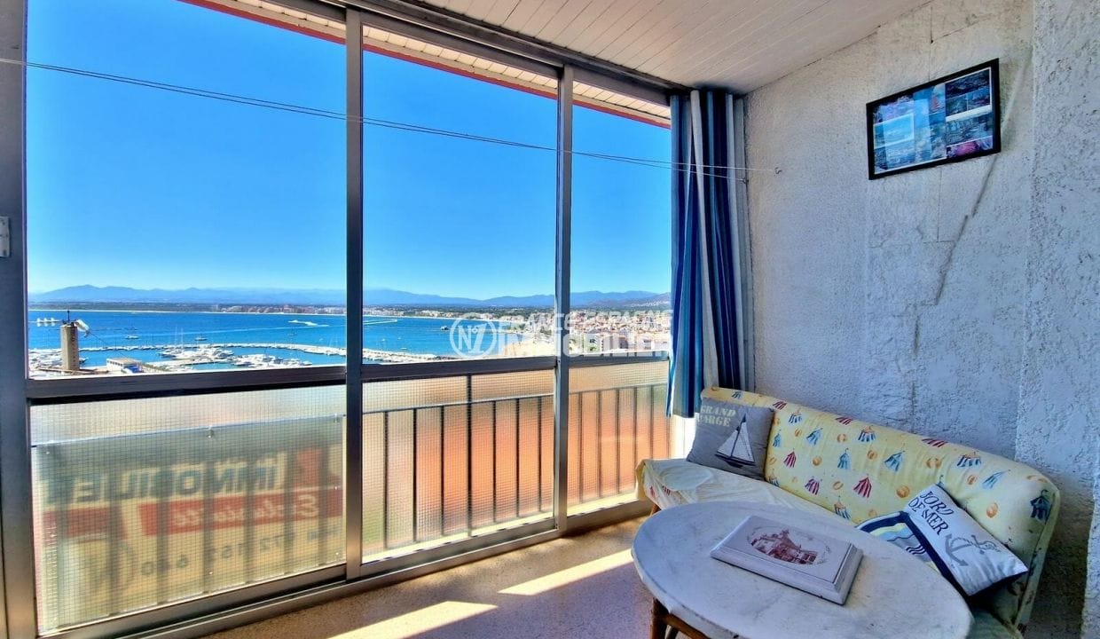 Apartaments en venda a Roses, 3 habitacions 61 m², terrassa veranda vistes al mar