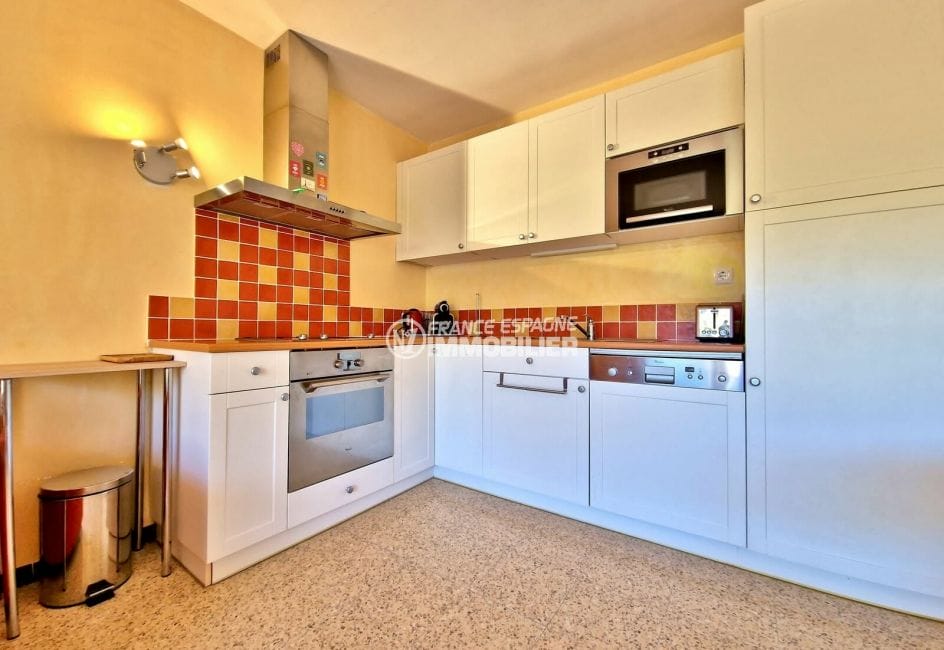 france espagne immobilier: appartement 3 pièces 61 m² vue mer, cuisine blanche