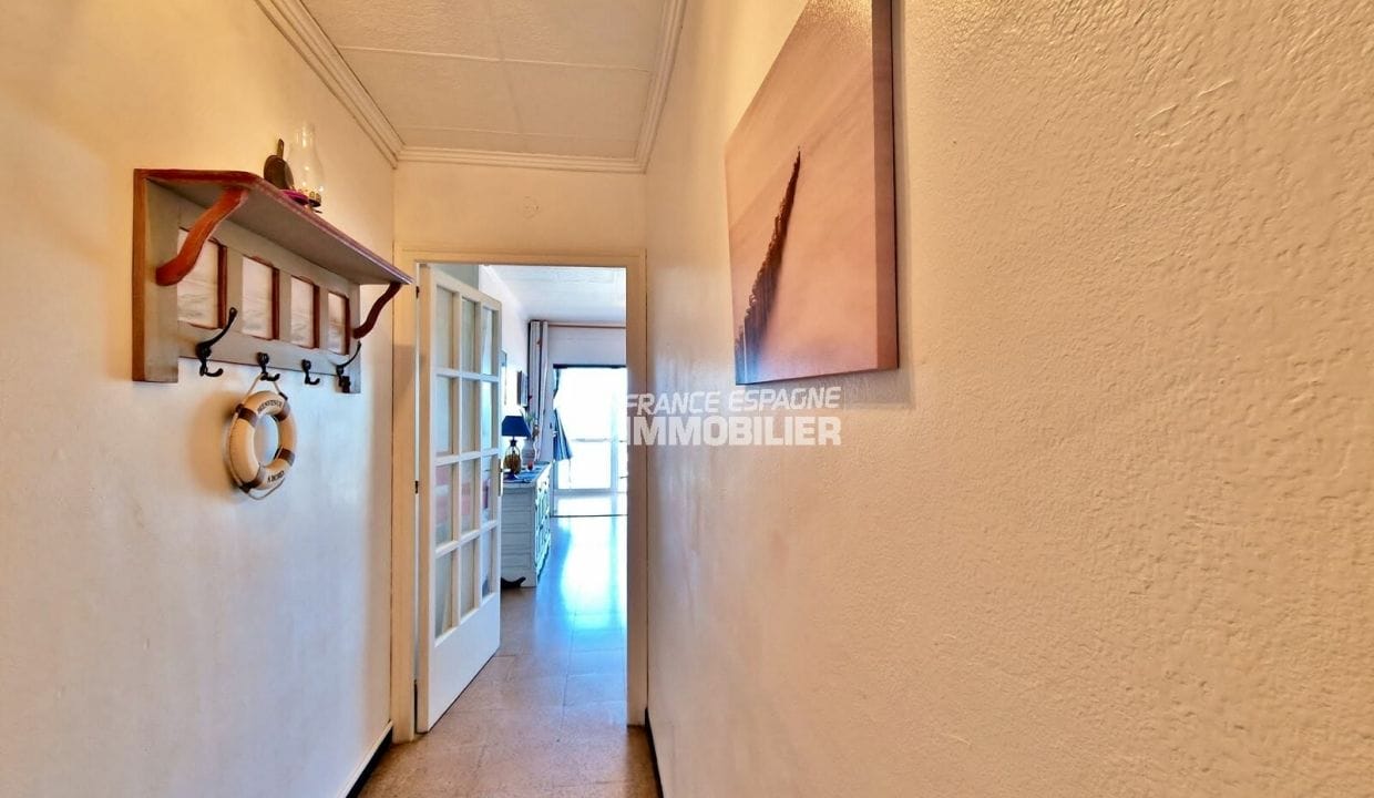 apartment for sale roses, 3 rooms 61 m², entrance hall