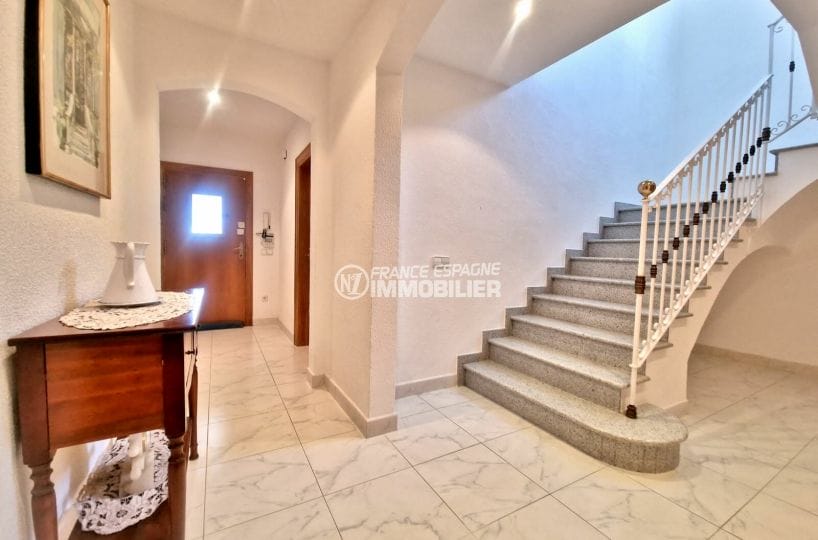 maison a vendre empuriabrava avec amarre, 8 pièces 289 m² amarre, hall d'entrée