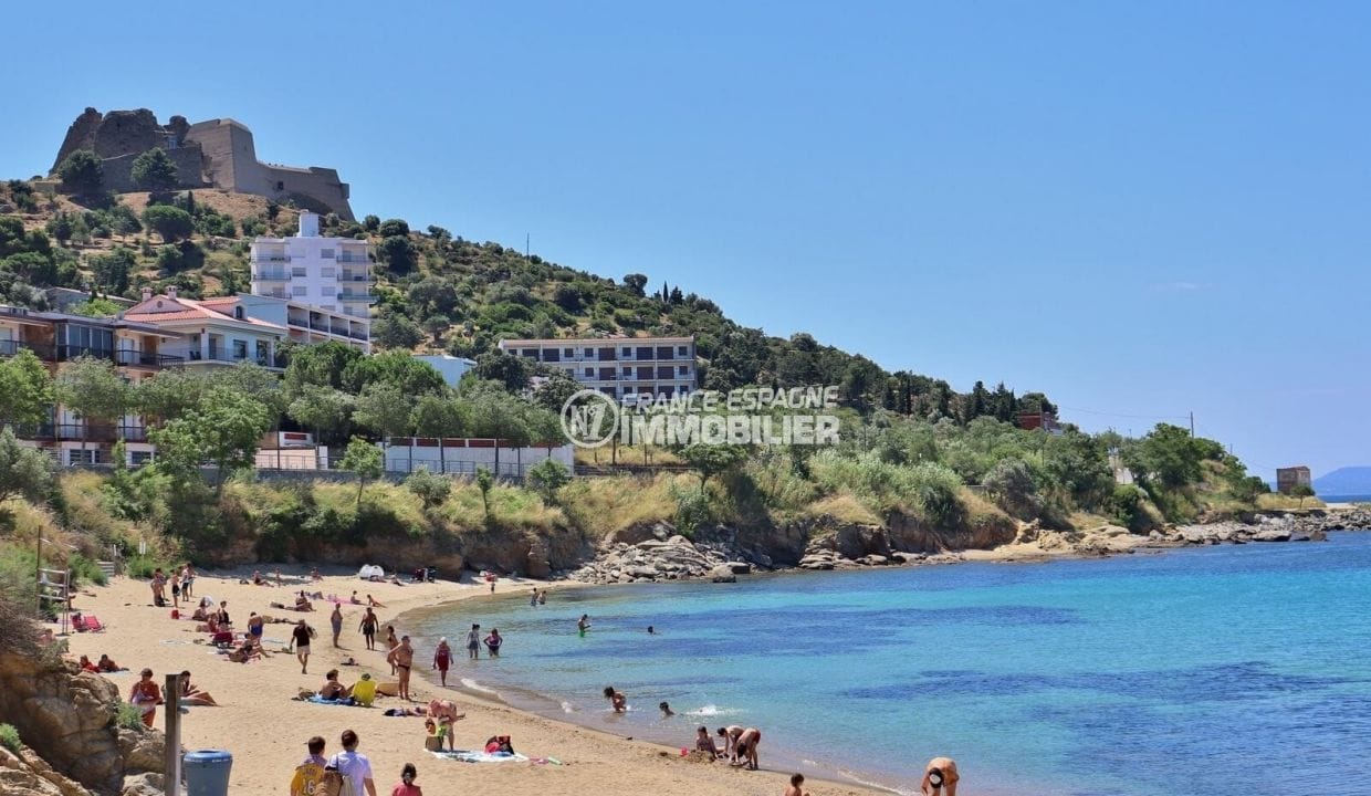 els palengers beach and view of castell de la trinitat