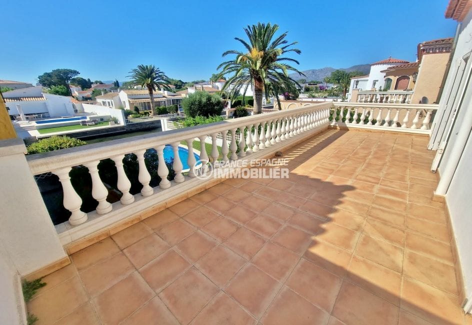empuriabrava house for sale, 8 rooms 289 m² mooring, terrace canal view