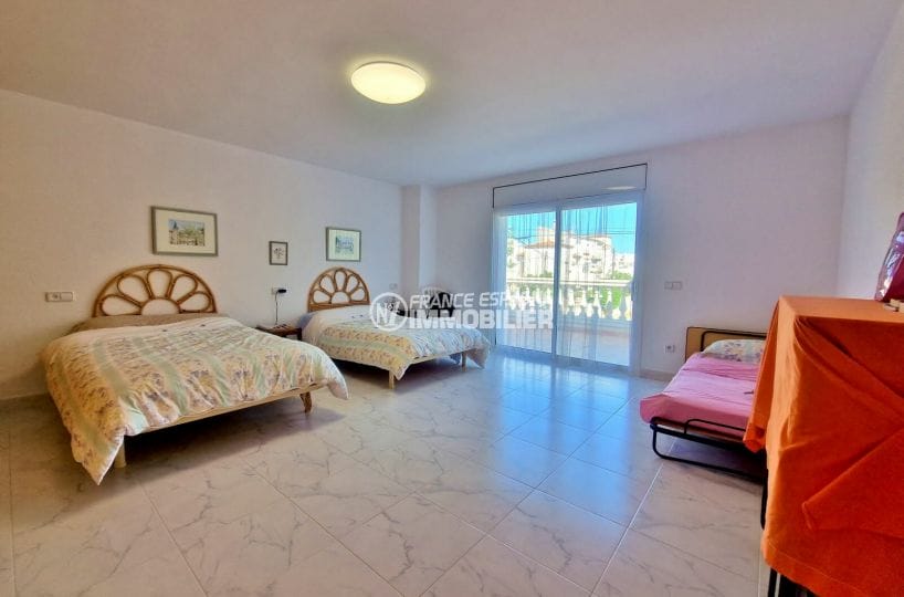villa empuriabrava for sale, 8 rooms 289 m² amar, large bedroom