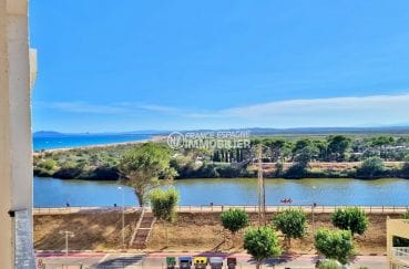 real estate empuria brava: studio 1 room 22 m², fitted out, sea and canal view, beach 100 m