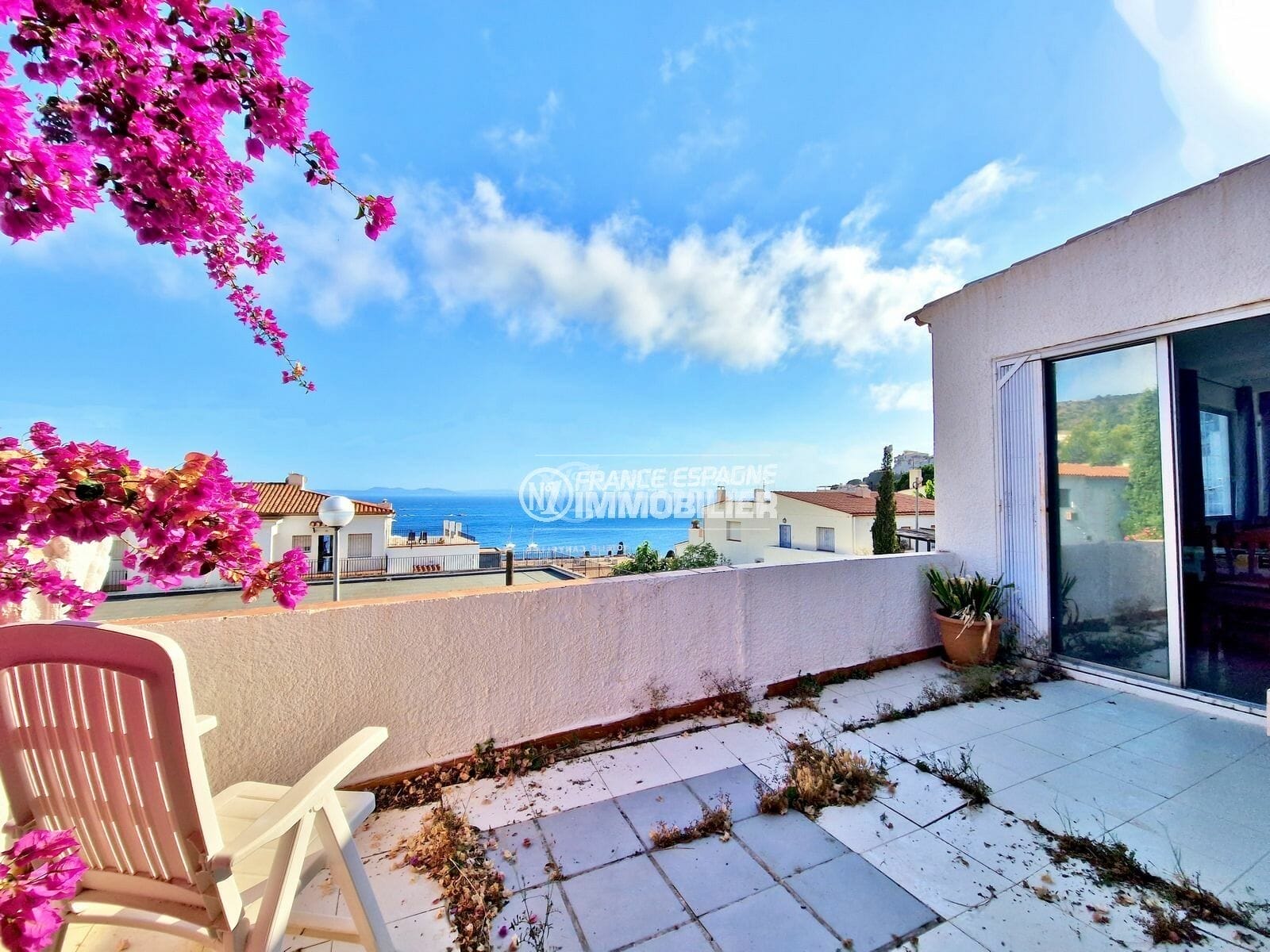 Roses - sea view apartment to renovate, south facing, beach 300 m