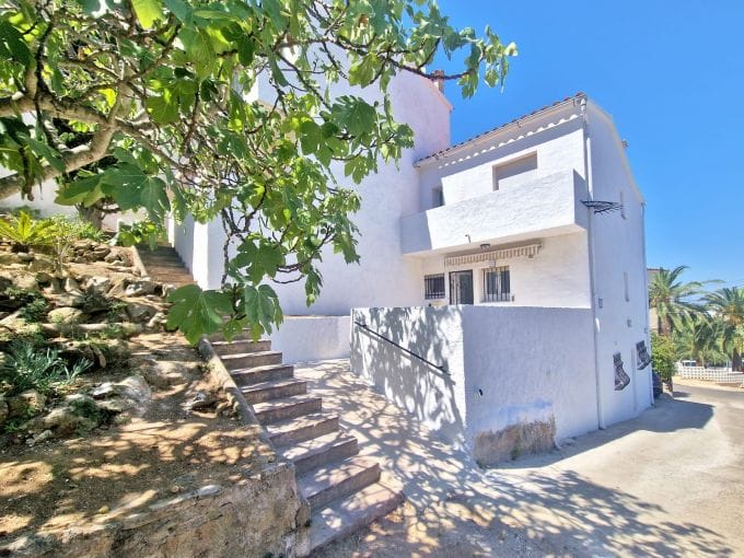 house for sale rosas, 5 rooms 126 m² renovated, independent apartment, 2 parking