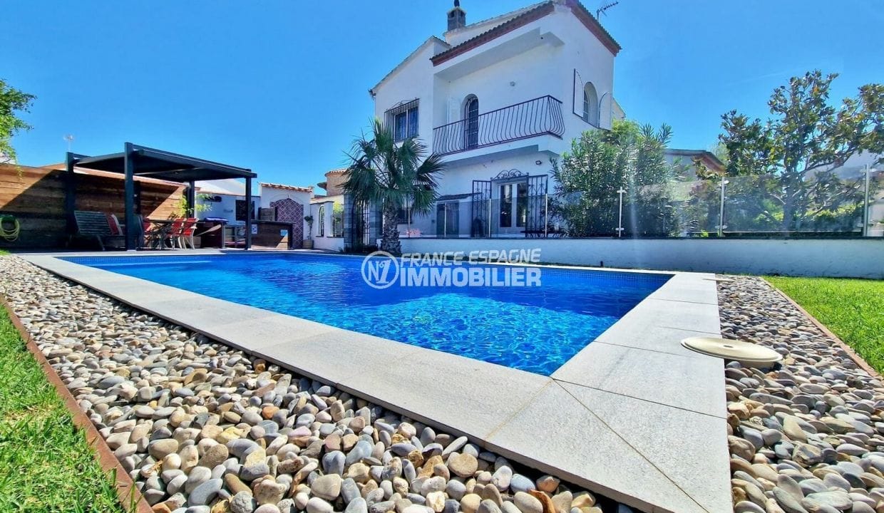 Casa en venda Espanya, 5 habitacions 131 m², jardí i piscina privats