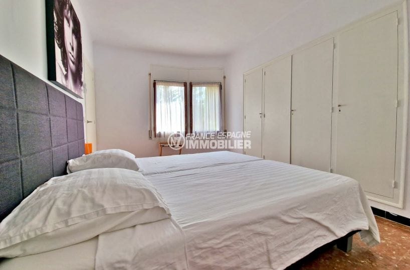 immo center rosas: villa 5 pièces 233 m², deuxième chambre avec placard