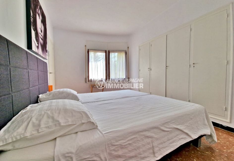 immo center rosas: villa 5 pièces 233 m², deuxième chambre avec placard