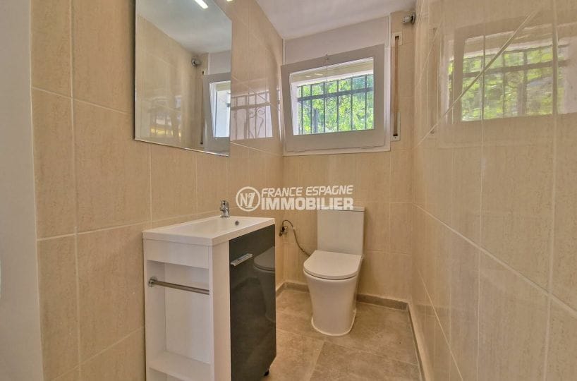 vente maison rosas, 5 pièces 126 m² rénovée, wc indépendant avec lavabo