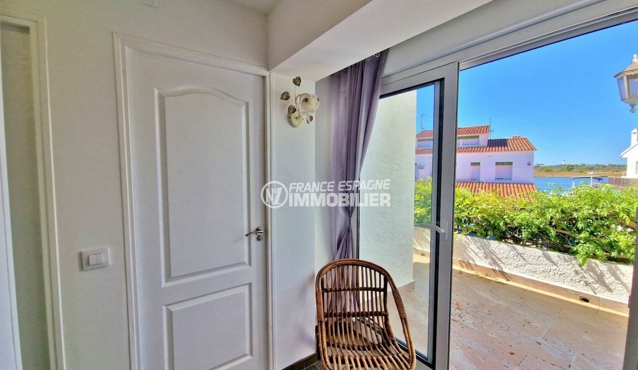 sale house rosas, 5 rooms 131 m², corridor on the floor giving onto terrace.