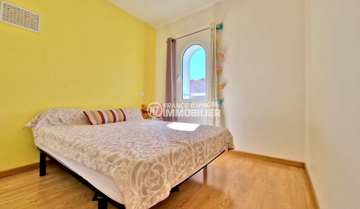 sale house roses spain, 5 rooms 131 m², fourth bedroom double, 2 bathrooms