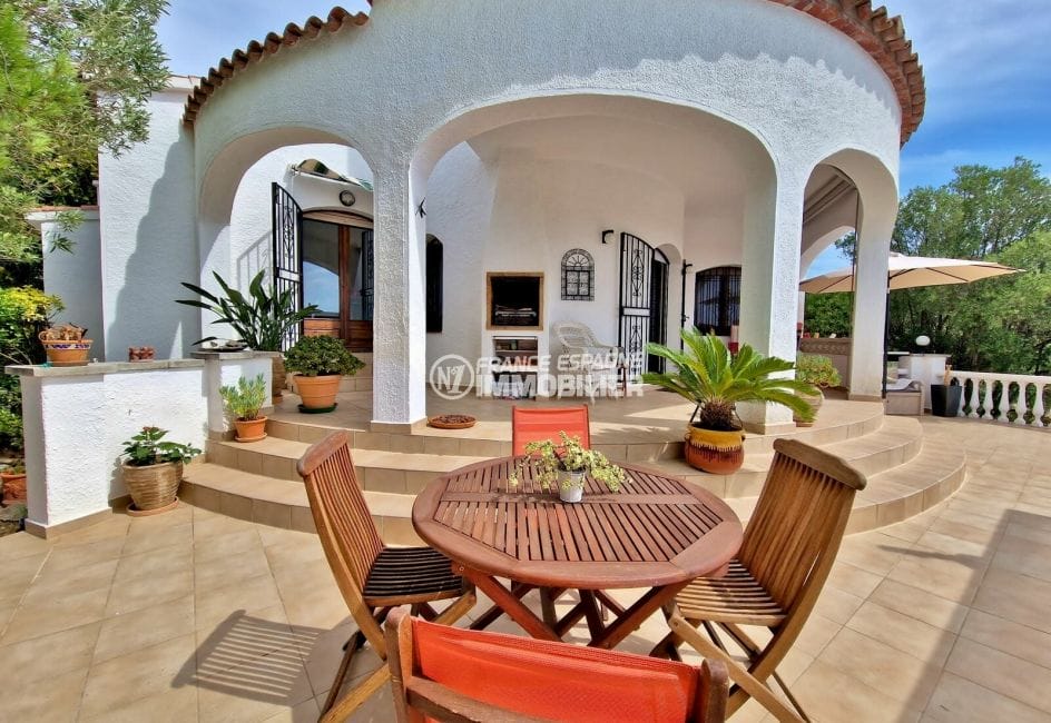 vente immobiliere rosas: villa 4 pièces 112 m², terrasse couverte avec barbecue