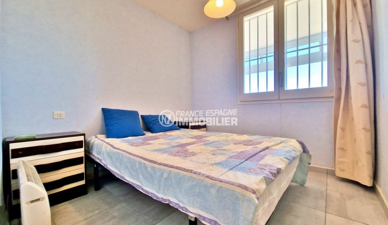 sale empuriabrava: apartment 2 rooms 50m², double bedroom with fênetre