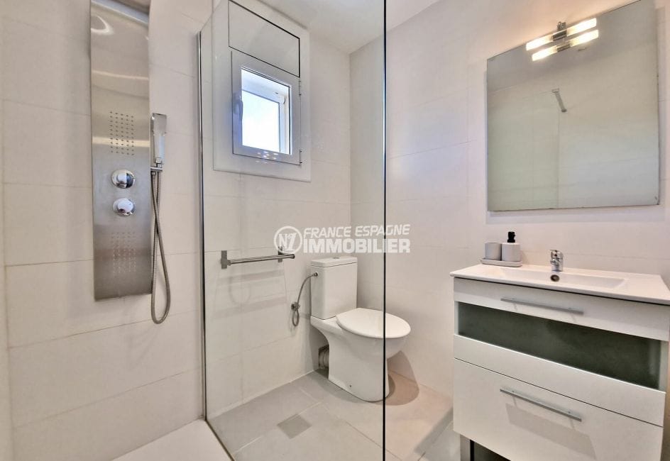 appartement empuriabrava vente, 3 pièces 66 m², salle d'eau, douche italienne