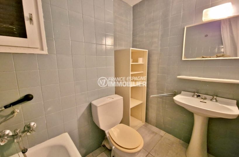 immocenter empuriabrava: appartement 2 pièces 50m², salle de bain, wc, baignoire