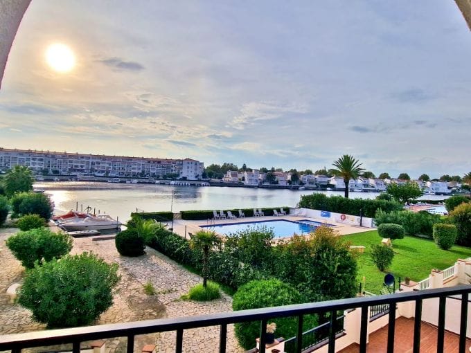 immobilier empuria brava: 2-room apartment lake view 49 m², renovated, close to all amenities