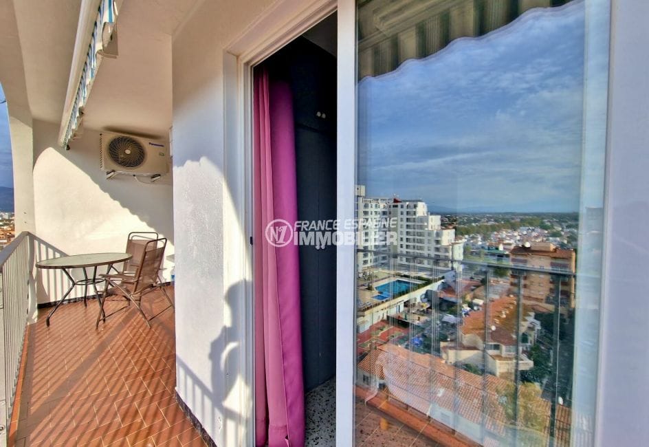 appartement empuriabrava, 3 pièces 45 m², terrasse couverte avec store