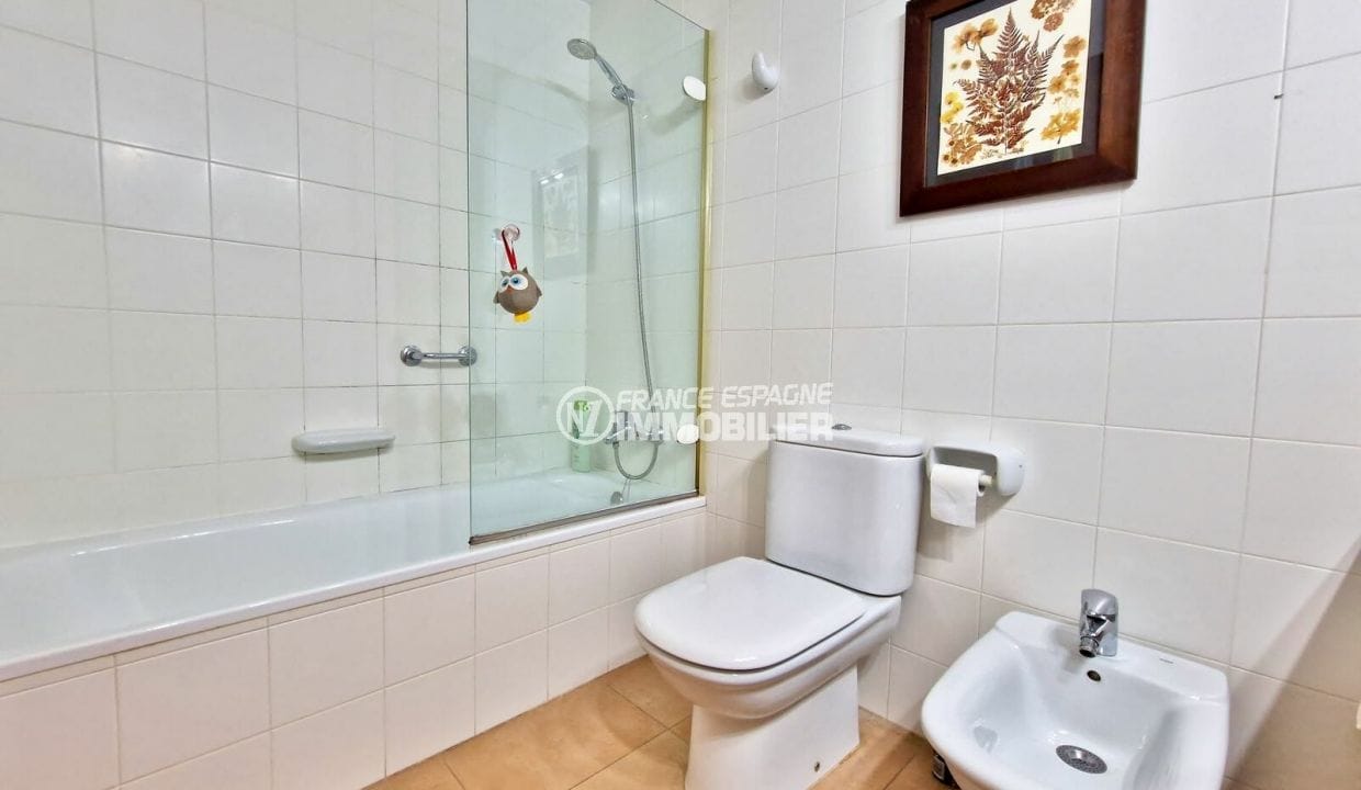 appartement a vendre rosas espagne, 4 pièces 98 m², baignoire salle de bain