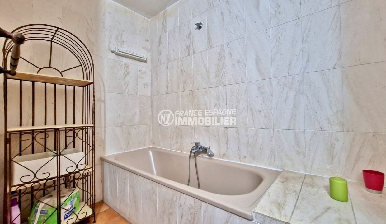 empuriabrava appartement a vendre, 3 pièces vue marina 84 m², baignoire, sallle de bain