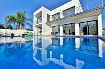inmobiliaria empuria brava: moderno chalet de 6 habitaciones 307 m², nueva construcción, piscina