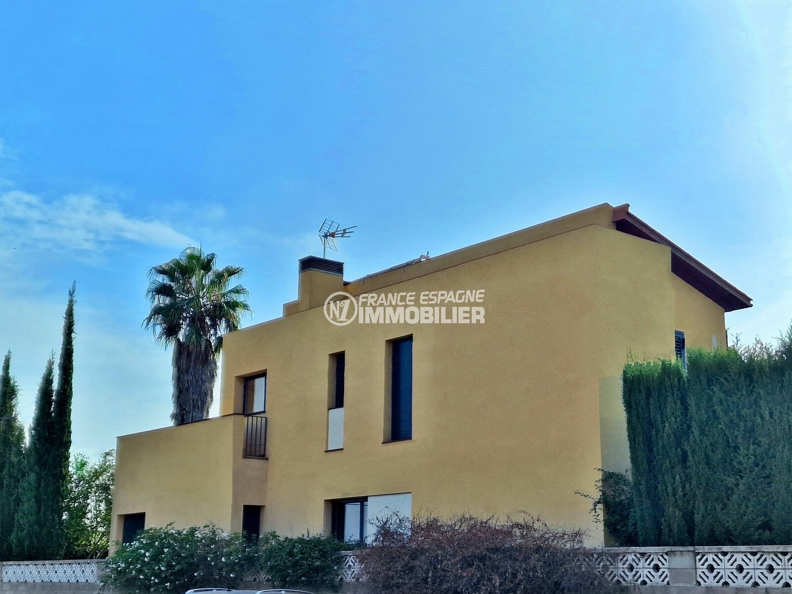 Exclusive near l'escala - large new villa divided into 2 houses