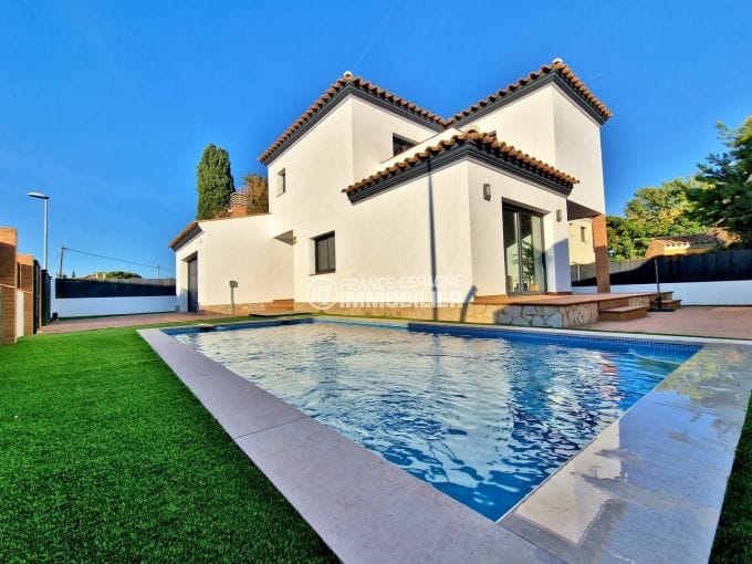 real estate costa brava: 4 bedroom villa 190 m2, garden 428 m² and terrace