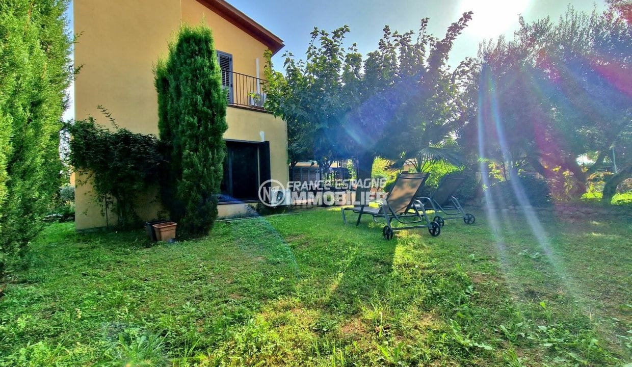 house for sale spain seaside, 9 rooms nueve 431 m², garden with trees