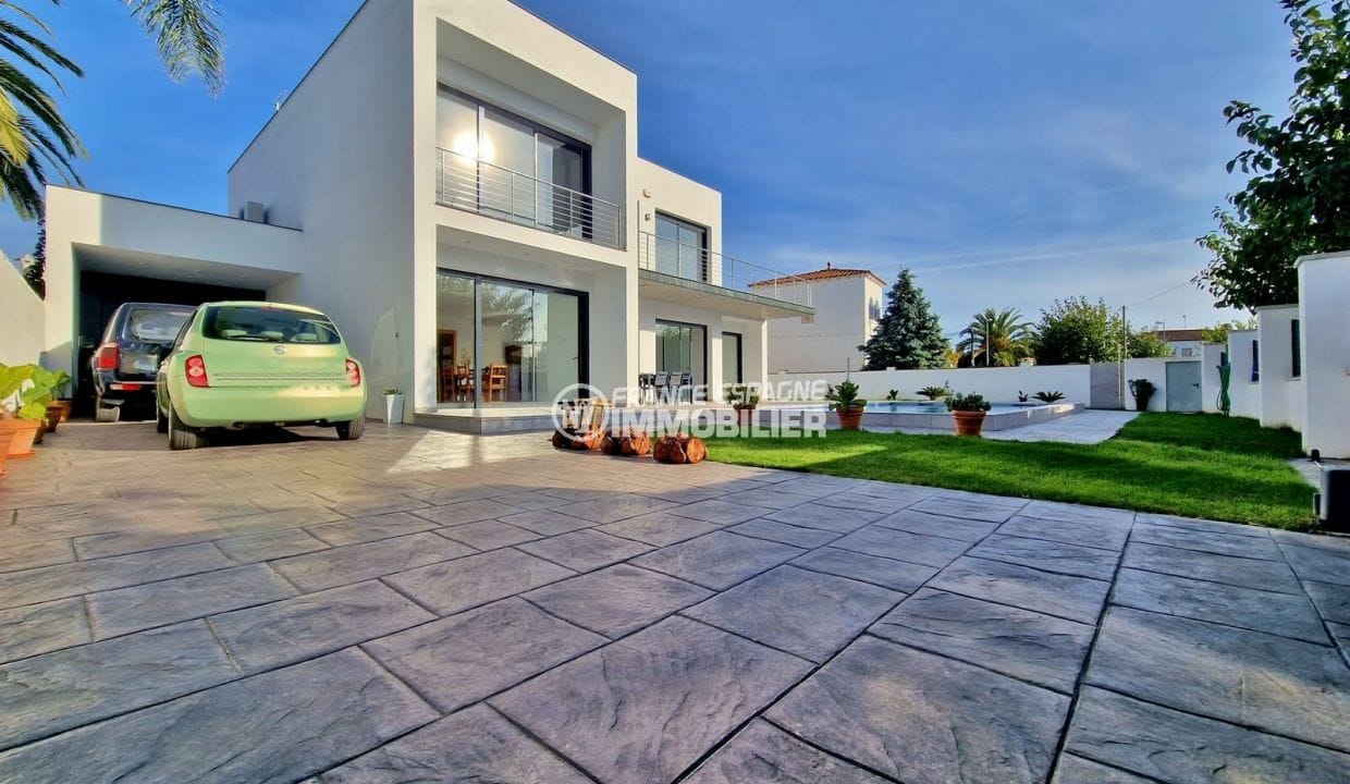 maison empuriabrava, 6 pièces moderne 307 m², parking dans la cour et garage