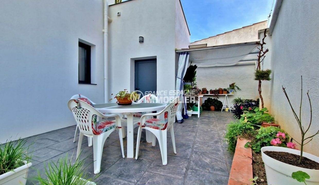 maison a vendre a empuriabrava, 6 pièces moderne 307 m², petite terrasse