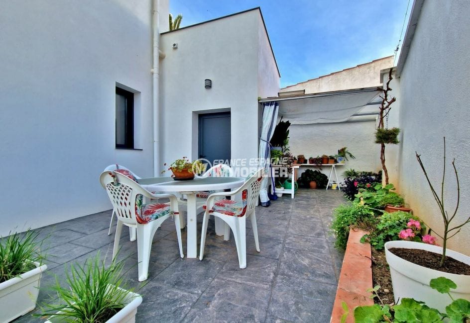 maison a vendre a empuriabrava, 6 pièces moderne 307 m², petite terrasse