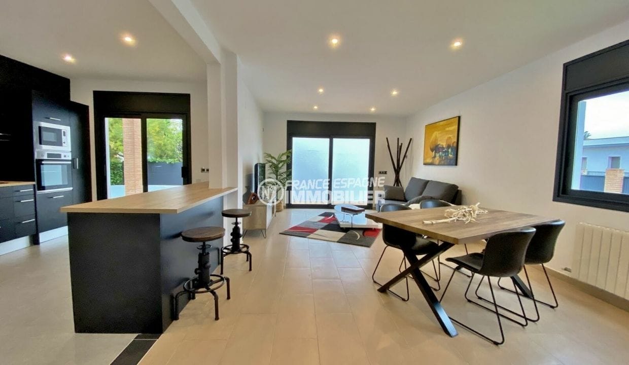 immobilier espagne bord de mer: villa villa 4 chambres 190 m², pièce à vivre et cuisine