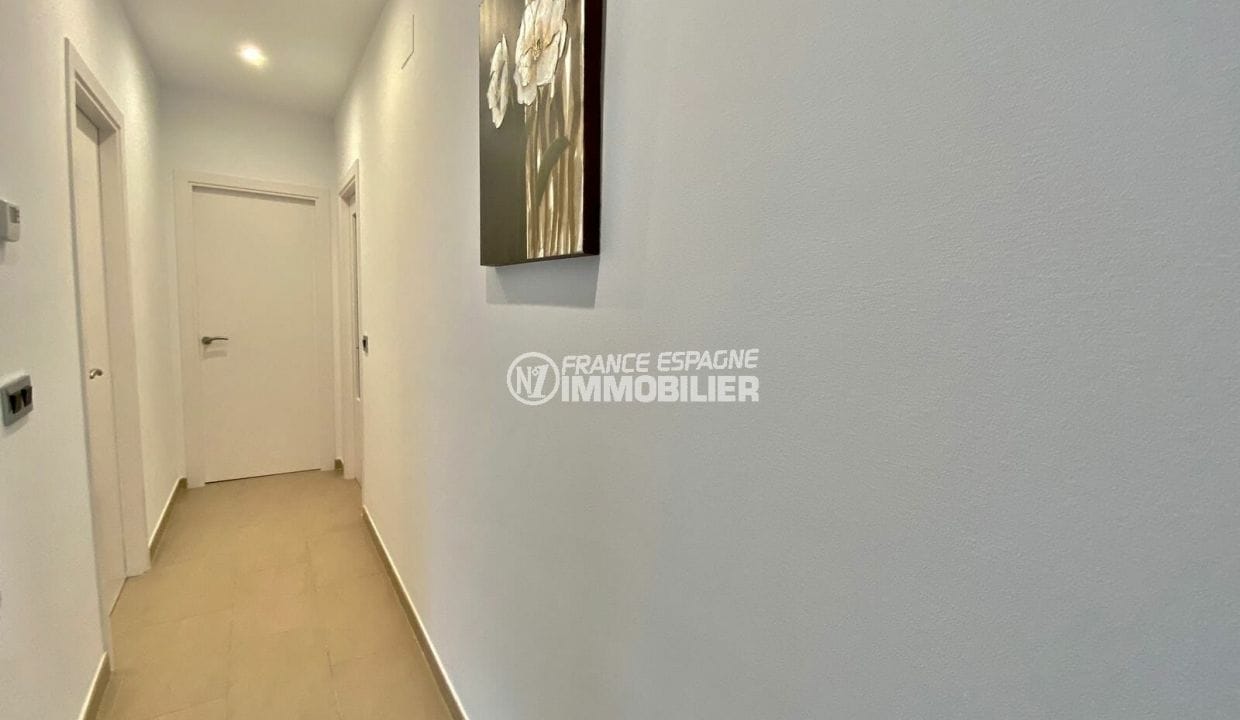 france espagne immobilier: villa villa 4 chambres 190 m², couloir pour les chambres
