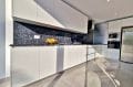 achat empuriabrava: villa 6 pièces moderne 307 m², cuisine blanche