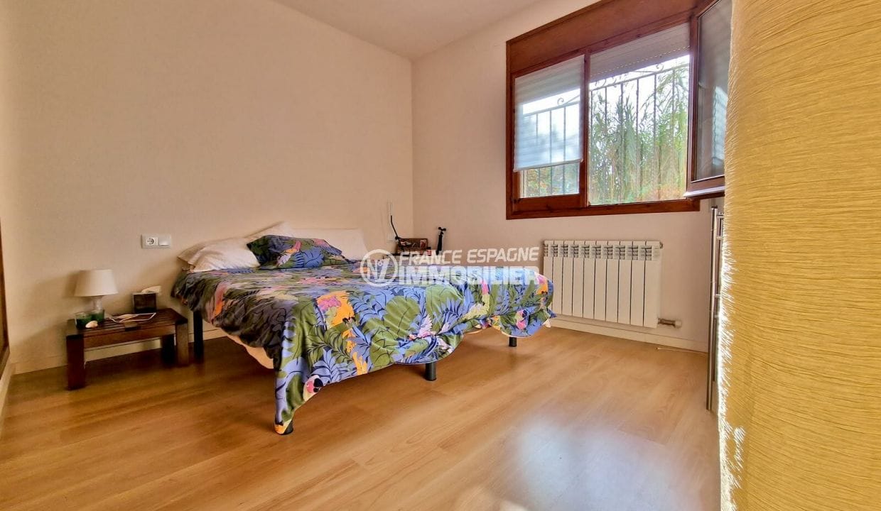 apartment empuriabrava, 9 rooms nueve 431 m², third bedroom
