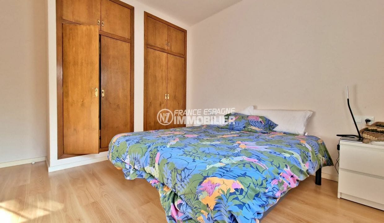 Immobiliària Llançà: Xalet 9 habitacions Nueve 431 m², 3r dormitori amb armari encastat